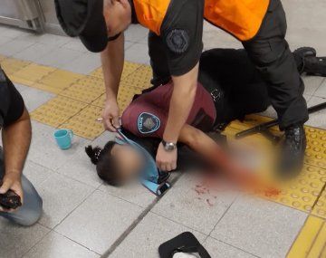 Así intentaban reanimar a la policía que fue baleada en Retiro