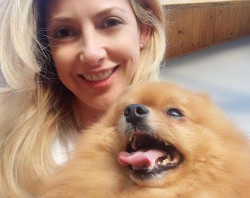 Fabiola Yañez y su perro Calabaza