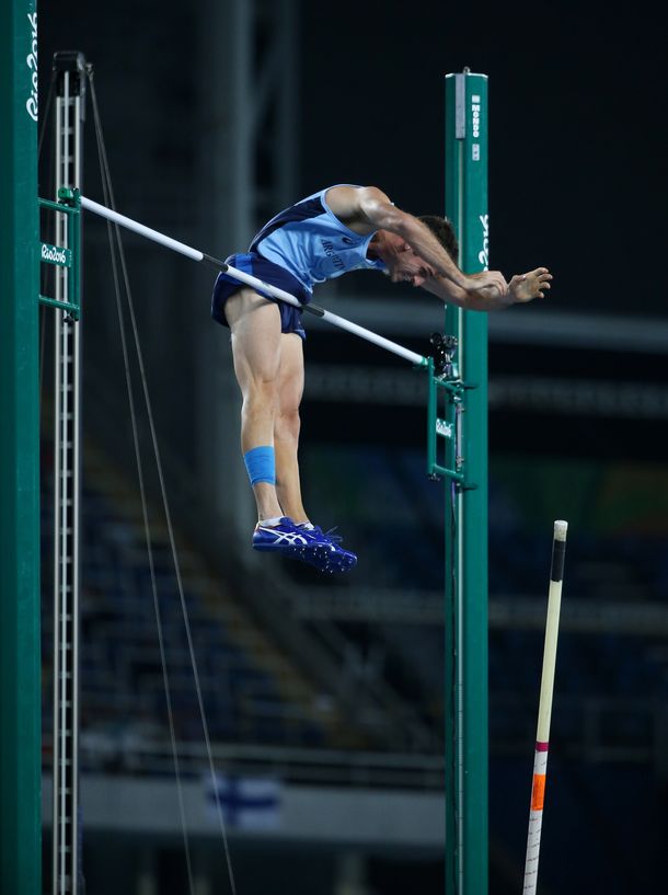 El broche de oro de un sábado histórico: Chiaraviglio finalista en salto con garrocha