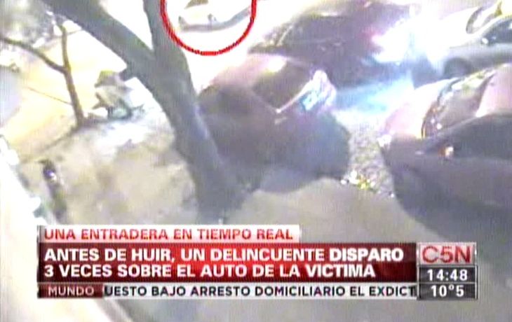 Un empresario espantó a los delincuentes chocándolos