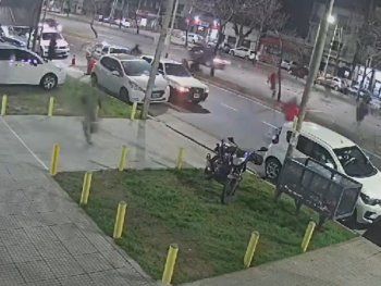 Tiros entre barras de Independiente