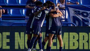 talleres dio el golpe, vencio a velez y se mete en zona de playoffs del torneo clausura talleres dio el golpe, vencio a velez y se mete en zona de playoffs del torneo clausura