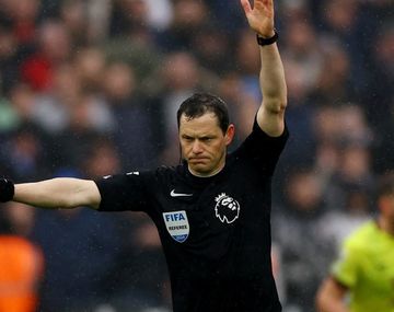 Insólito: los árbitros de la Premier League deberán revelar de qué equipo son hinchas