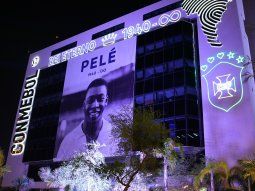 Conmebol iluminó su sede en homenaje a Pelé