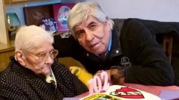 Hugo Moyano junto a su madre&nbsp;Celina Carrizo. (Foto gentileza: Camioneros)&nbsp;