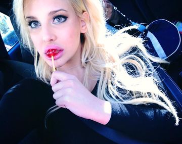 Charlotte Caniggia se sacó fotos sexies en un momento de aburrimiento