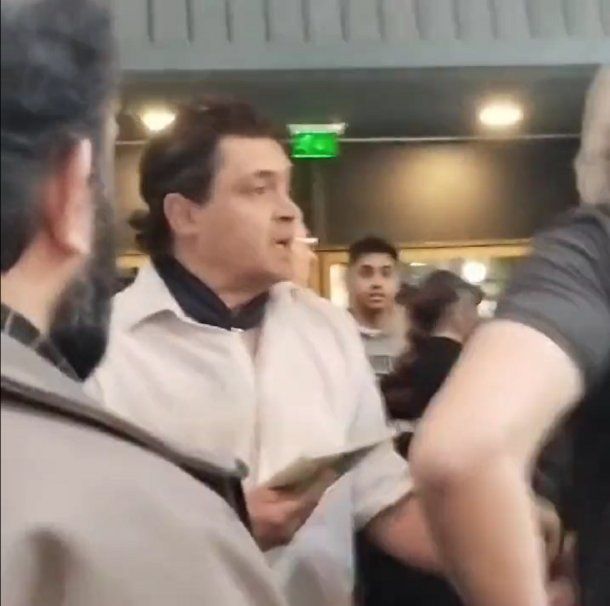 Mendoza: simpatizantes de Milei atacaron un stand de la comunidad LGTB+ en la Feria del Libro