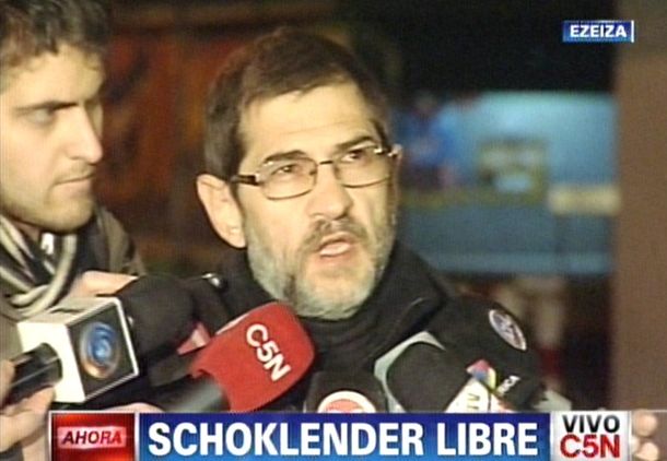 Schoklender, en libertad, disparó contra Oyarbide y el Gobierno