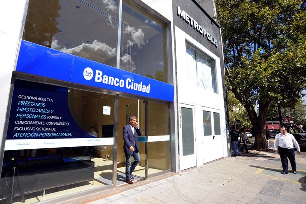 Banco Ciudad emitió tres alertas por la empresa y el socio de Niembro