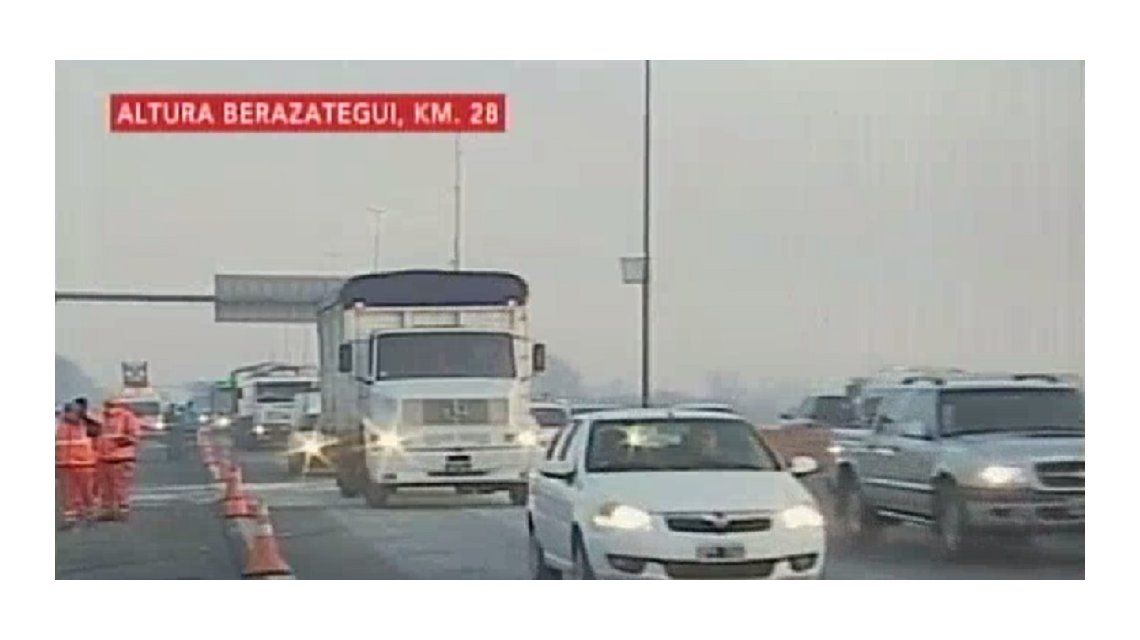 Autopista Buenos AiresLa Plata, dos horas cerrada por dos