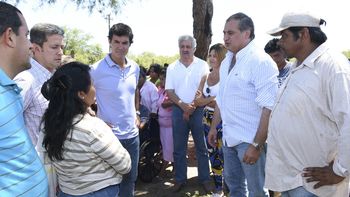 Urtubey recorrió zonas afectadas por un temporal Urtubey recorrió zonas afectadas por un temporal