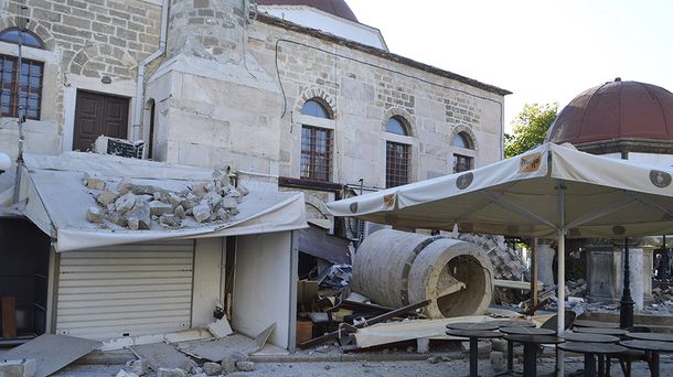Un fuerte terremoto sacudió a Grecia y Turquía