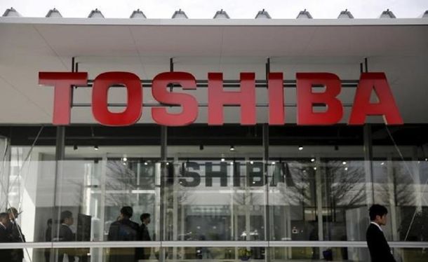 Toshiba espera pérdidas récord y recortará casi 7.000 puestos de trabajo