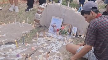 Altar en donde murieron Kiara y su mamá tras el trágico temporal Altar en donde murieron Kiara y su mamá tras el trágico temporal