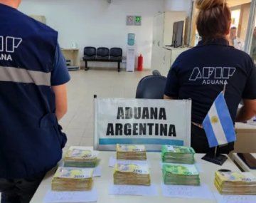 Maletero llevaba casi 350 mil euros escondidos entre sus ropas