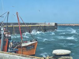 temporal de viento en la patagonia provoco incendios, voladuras de techos y hundimiento de barcos temporal de viento en la patagonia provoco incendios, voladuras de techos y hundimiento de barcos