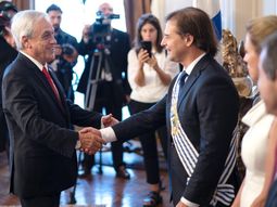 El presidente Luis Lacalle Pou presentó sus respetos tras la muerte de Sebastián Piñera. El presidente Luis Lacalle Pou presentó sus respetos tras la muerte de Sebastián Piñera.
