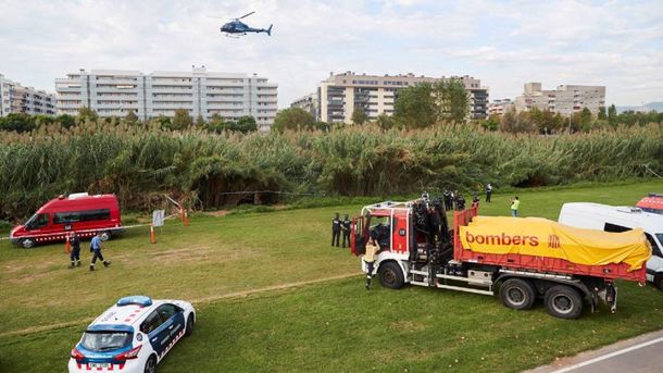 Bomberos y policías buscan al bebé que una pareja arrojó al Río