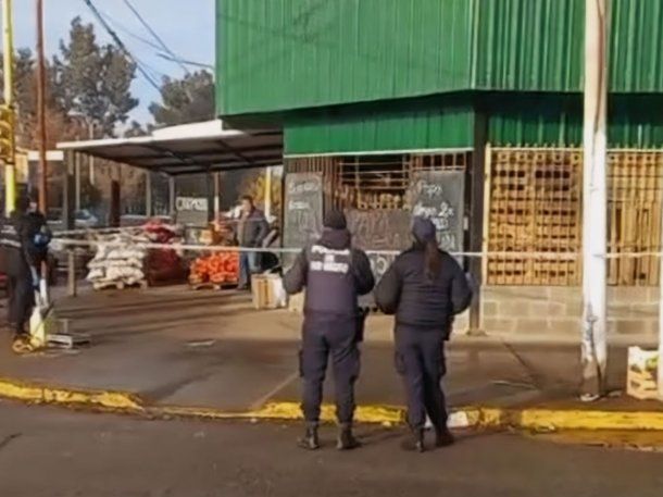 Río Negro: quiso robar en un depósito de frutas y murió atravesado por una reja