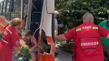 choco un colectivo escolar que trasladaba a 28 ninos en parque chacabuco choco un colectivo escolar que trasladaba a 28 ninos en parque chacabuco