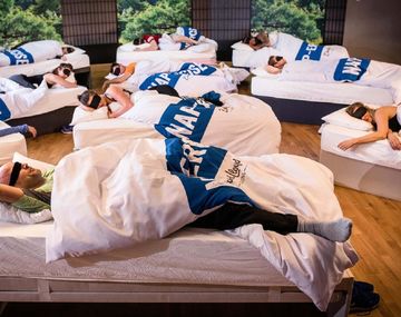 Un gimnasio ofrece clases de siesta para padres cansados