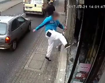 El hombre no se detuvo por nada, pero el karma lo alcanzó