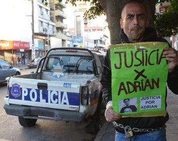 Lleva 20 días encadenado a la espera de justicia por la muerte de su hijo