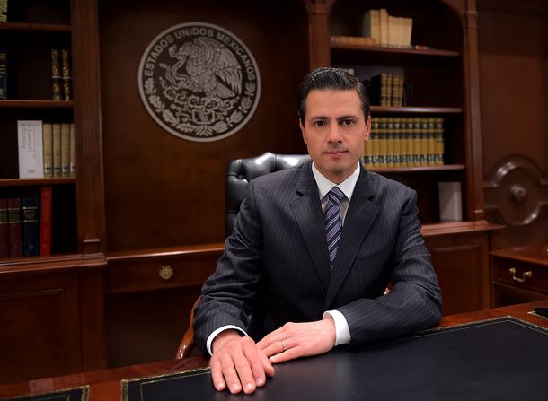 Enrique Peña Nieto hablando a su país en un mensaje televisado