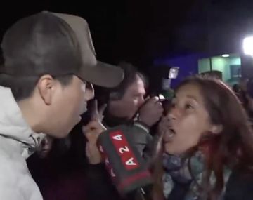 Libertario se burló de vecina por vivir en el barro y recibió un cachetazo en vivo