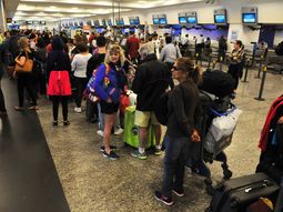 otra paritaria que rompe con el techo del gobierno: aeronauticos cerro una suba del 25% otra paritaria que rompe con el techo del gobierno: aeronauticos cerro una suba del 25%