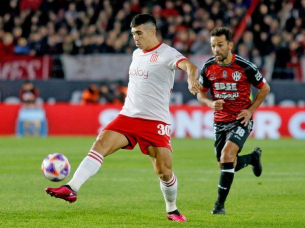 Estudiantes goleó 5-0 a Central Córdoba y se metió en la pelea por clasificar