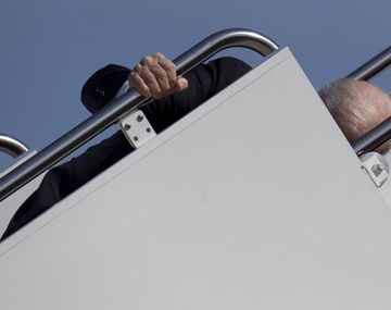 Preocupación por la salud de Joe Biden tras el tropiezo en la escalera del avión presidencial