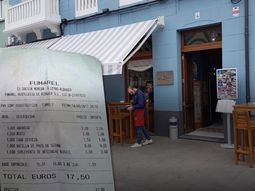 un restaurante cobra por descorchar una botella de vino un restaurante cobra por descorchar una botella de vino