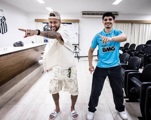 Emotivo reencuentro: Neymar bailó con el niño que tenía leucemia y lo inspiró en sus inicios