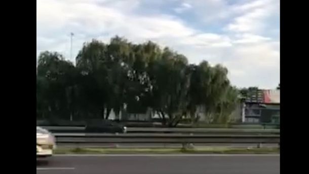 Lo filmaron cuando conducía en contramano por el Acceso Oeste