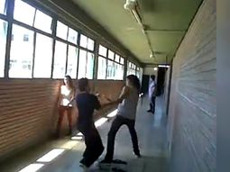 Lucas Pertossi filmó un video mientras arengaba una pelea cuando estaba en el colegio