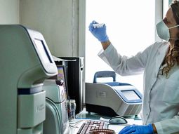 Segundo paciente en los ensayos de la vacuna de AstraZeneca sufre un trastorno neurol&oacute;gico&nbsp;