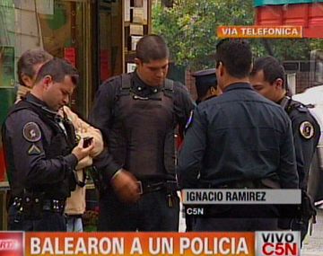 El efectivo recibió un tiro en la cabeza