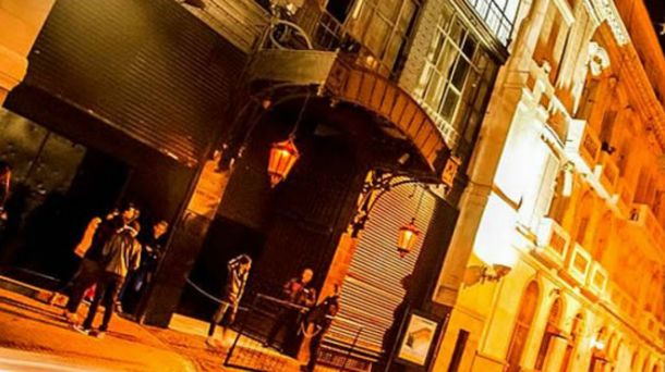 Tras un recital de Los del Fuego, dos bandas se enfrentaron a los tiros en un boliche