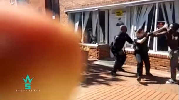 Durante un arresto en Estados Unidos, un policía perdió por knockout