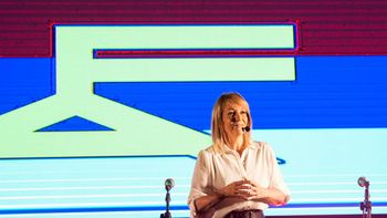 Carolina Cosse negó los dichos de Álvaro Delgado, quien sostuvo que el Frente Amplio se negó a colaborar con el gobierno durante la pandemia. Carolina Cosse negó los dichos de Álvaro Delgado, quien sostuvo que el Frente Amplio se negó a colaborar con el gobierno durante la pandemia.