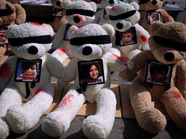 A un mes de la Guerra Israel-Hamas, cuatro chicos argentinos siguen secuestrados