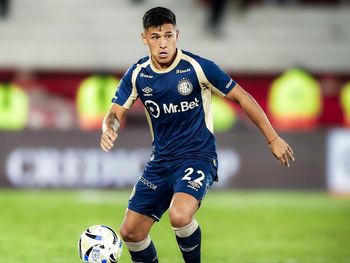Lozano, a una revisión médica de ser la primera cara nueva del ciclo Arruabarrena en Boca