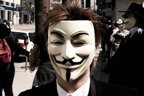 Anonymous, en contra de la retención de medicamentos