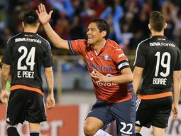 Zenteno festeja a espaldas de Enzo Pérez Zenteno festeja a espaldas de Enzo Pérez