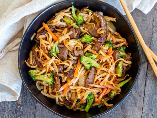 Imágenes sensibles: amputan piernas a joven después de comer comida china en mal estado