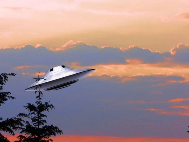 Estremecedor video: aparece un OVNI en Irán, quieren derribarlo pero no pueden