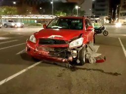 Un auto cruzó en rojo y provocó un fuerte choque en la 9 de Julio: hay al menos dos heridos