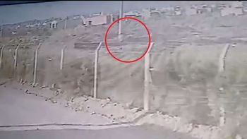 chubut: robo un auto, atropello a un chico, volco y los vecinos lo detuvieron a golpes chubut: robo un auto, atropello a un chico, volco y los vecinos lo detuvieron a golpes