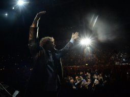 Javier Milei cantó y presentó su libro en un insólito show en el Luna Park: El problema sigue siendo el maldito Estado